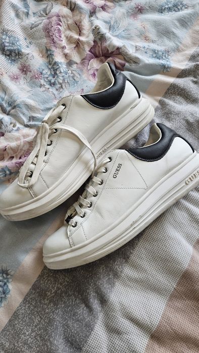 Оригинални сникърси Guess