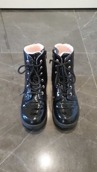 Детски лачени боти