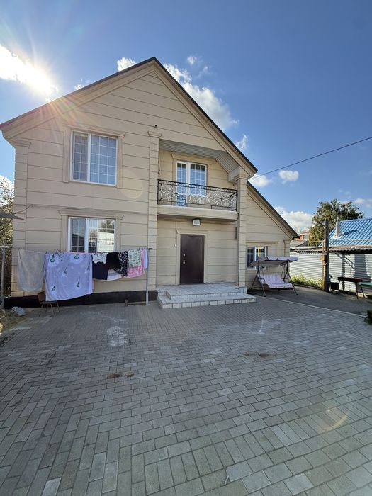 Продам дом 2 уровня  в тихом спальном районе