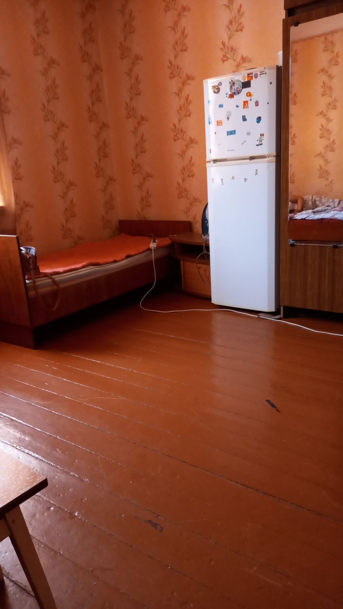 Приму на подселение девушку