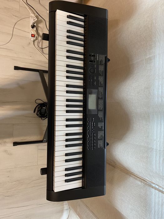 Синтезатор или кийборд Casio CTK-1150 + стойка