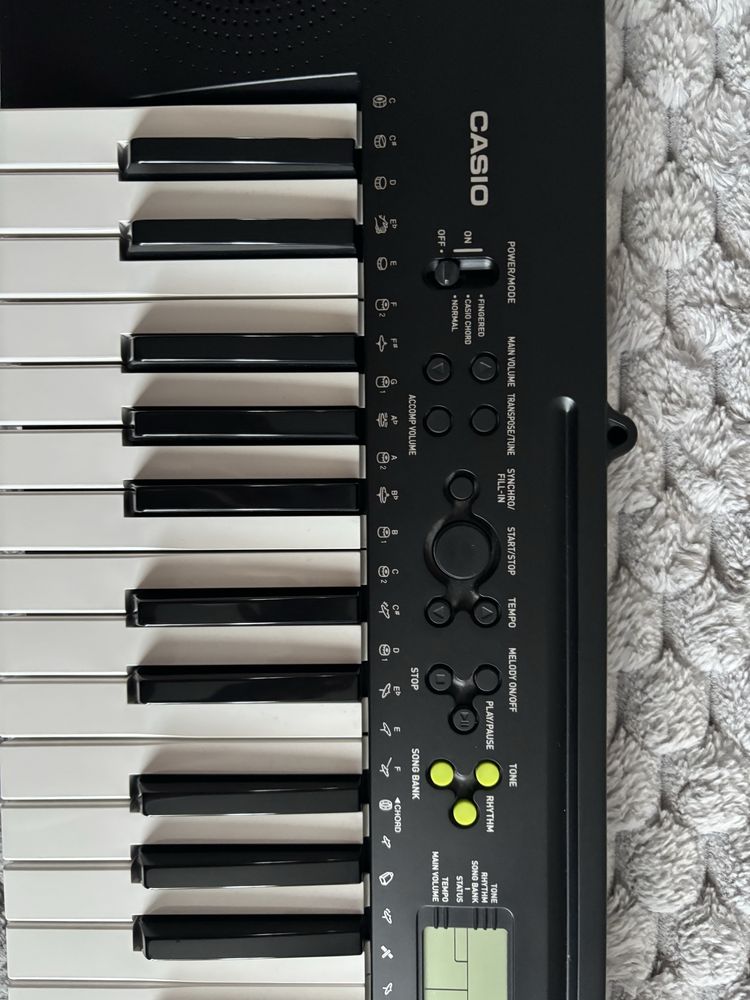 Продавам синтезатор Casio CTK 240