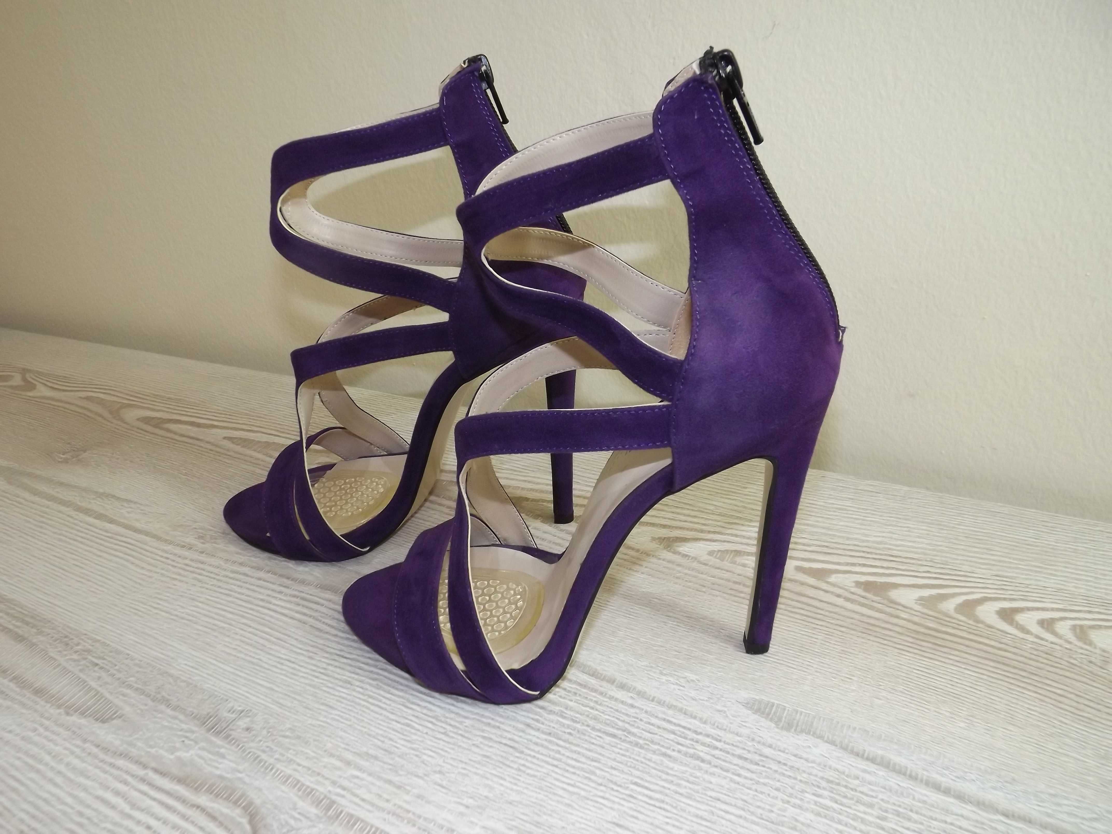 Sandale violet cu toc