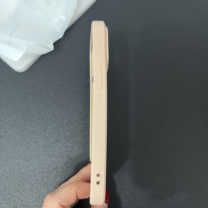 Husa nouă - iPhone 14 Pro – crem