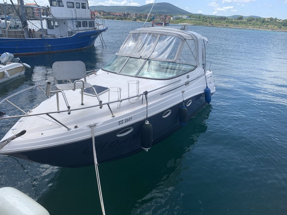 Яхта Rinker 260 Express Cruiser