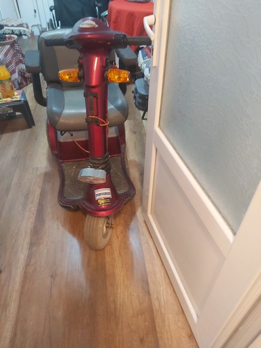 Scuter electric pentru persoane cu dizabilități
