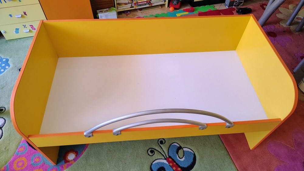 Детско креватче и мартак 140x70(x65h).