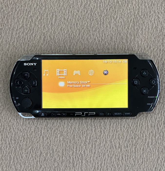 Sony PSP 3004 + нова батерия + кабел за зареждане + 28 игри