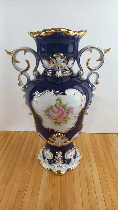 Две порцеланови вази - Hollohaza, Унгария