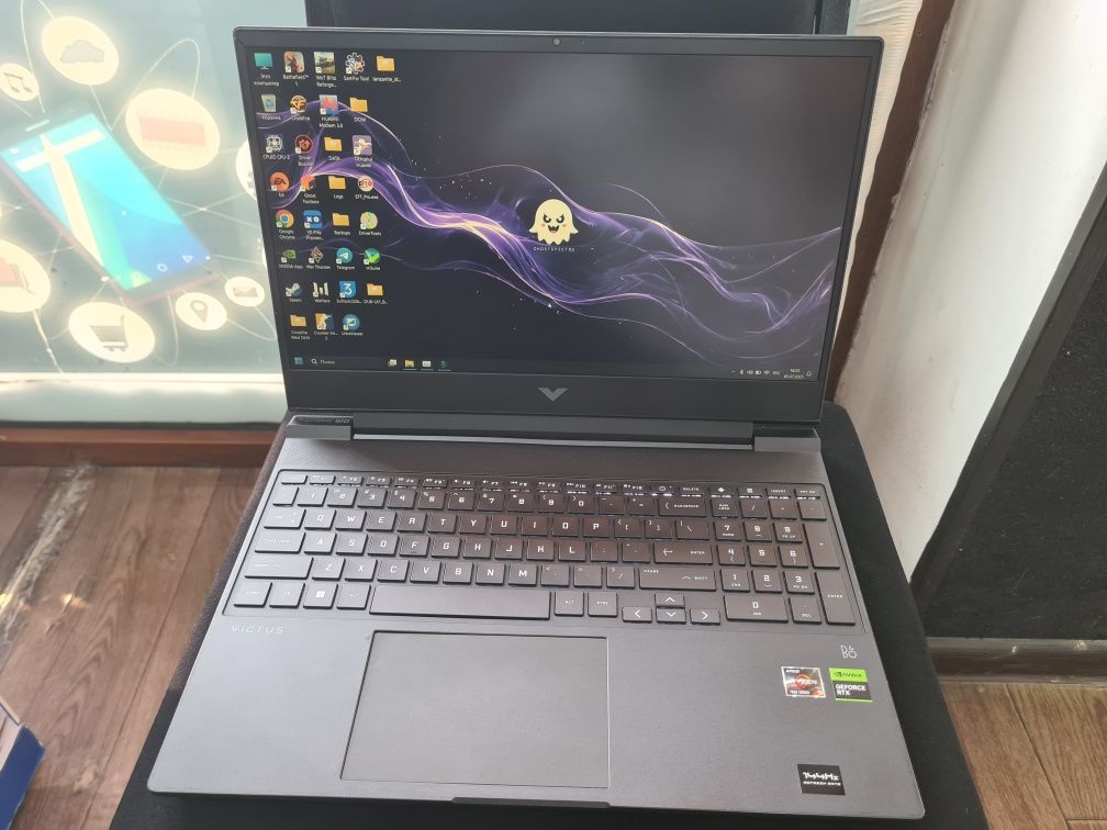 HP VICTUS 15 RTX 2050 AMD Radeon Graphics