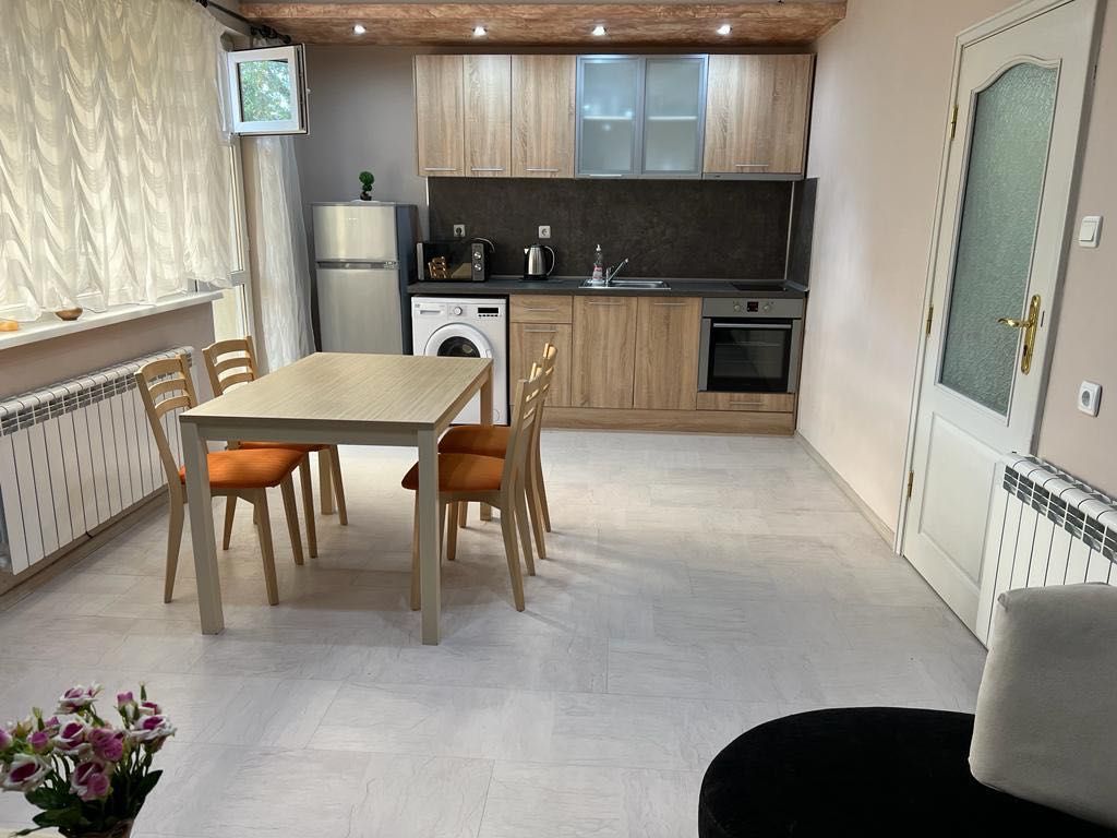 Дава се под наем Тристаен апартамент в Несебър - 95 кв.м за 484.5 € - Снимка #1