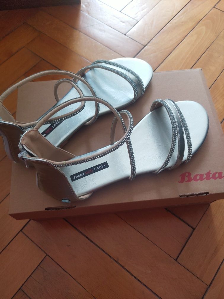 Сандали BATA - 38 номер