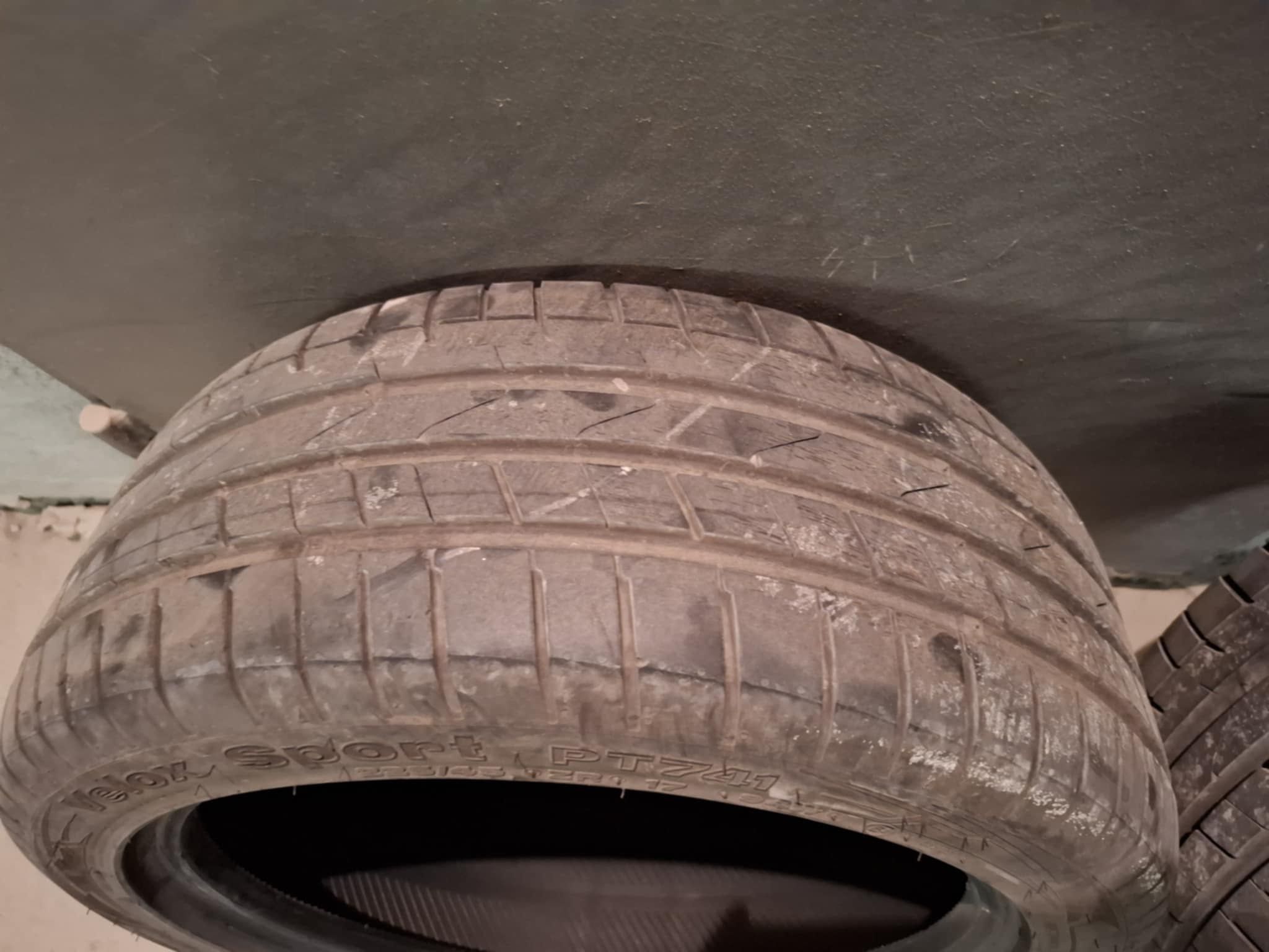 Две гуми R17 в много добро състояние