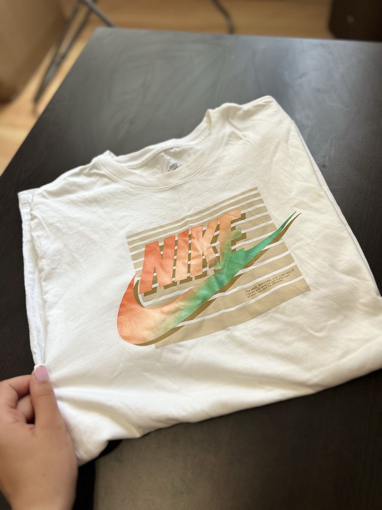Мъжки тениска Nike! Л размер Нова