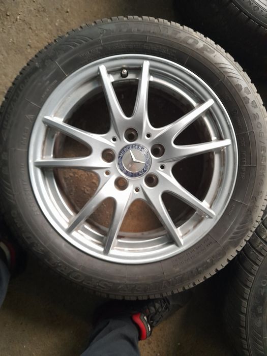 Set 4 Jante Originale Mercedes pe R16 ca NOI cu Anvelope 205-55-16 M+S