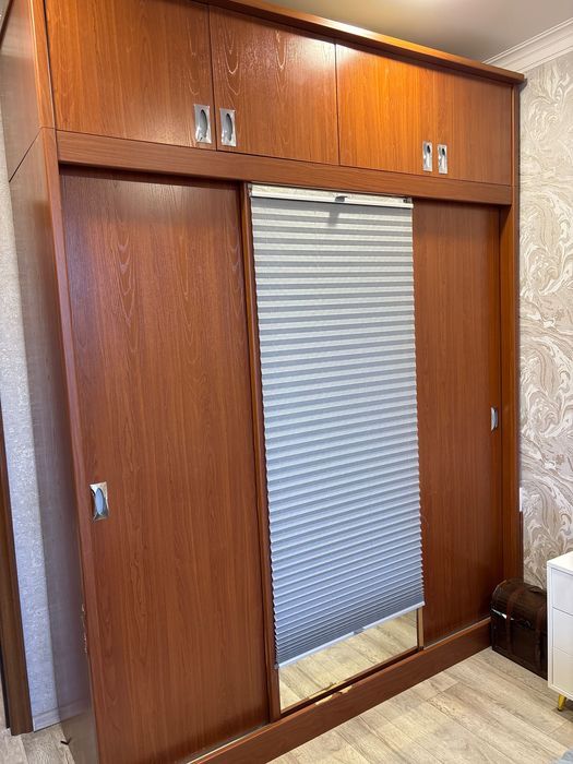 Большой Шкаф купе для одежды в хорошем состоянии