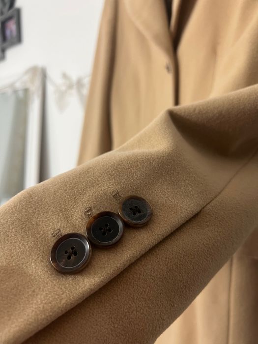 Vând palton bej, aspect de lână cu interior satinat.