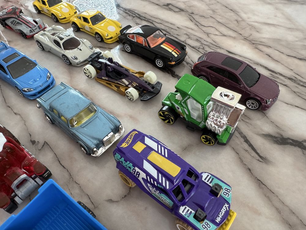 Hot wheels колички