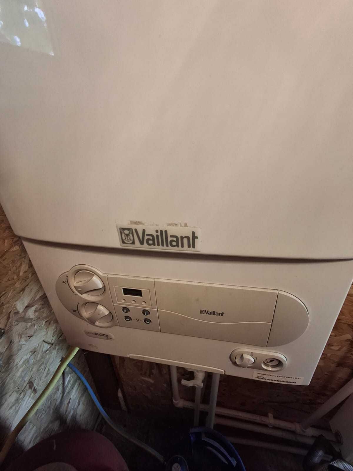 Vând centrala Vaillant tiraj natural cu chit gaze naturale incluse