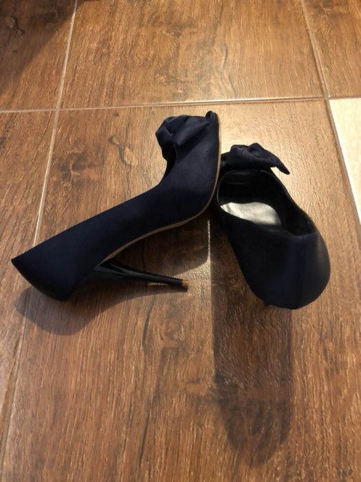 Vand pantofi marca Zara, mas.37