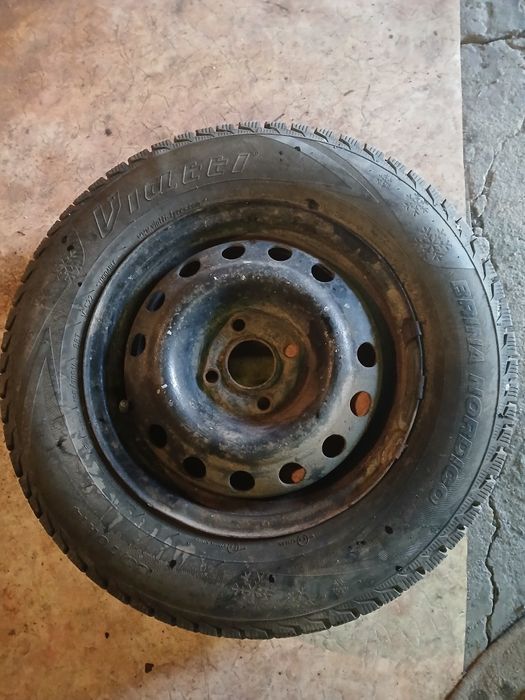 Зимние шины на 14.