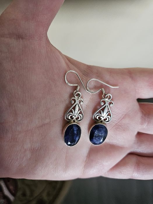 Vând cercei superbi din argint 925 si safire.