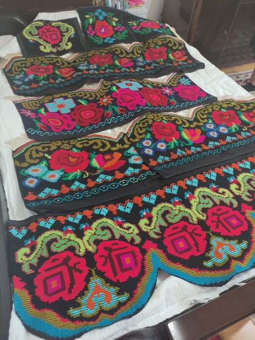 Vând draperii/ perdele model vechi pentru ușa și geam