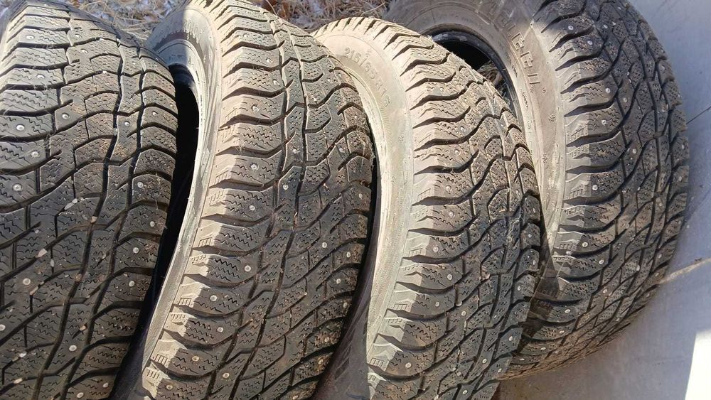 Продам зимнюю, шипованную резину в отличном состоянии 205/55/16