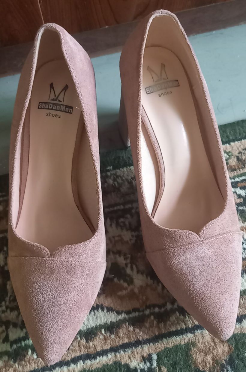 Туфли замшевые персикового цвета