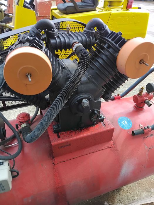 Два броя Компресори по  500литра