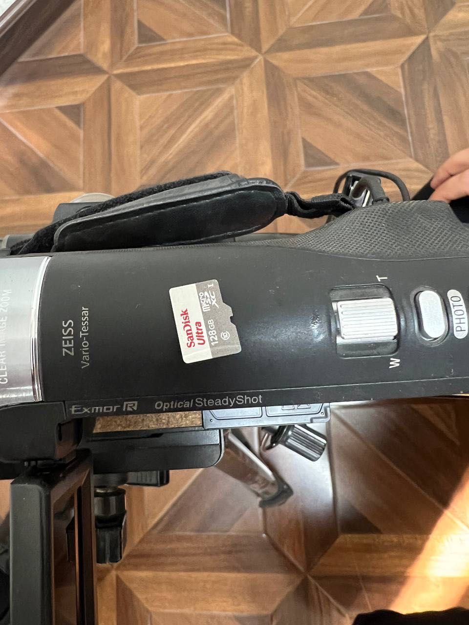 Видеокамера Sony  + штатив