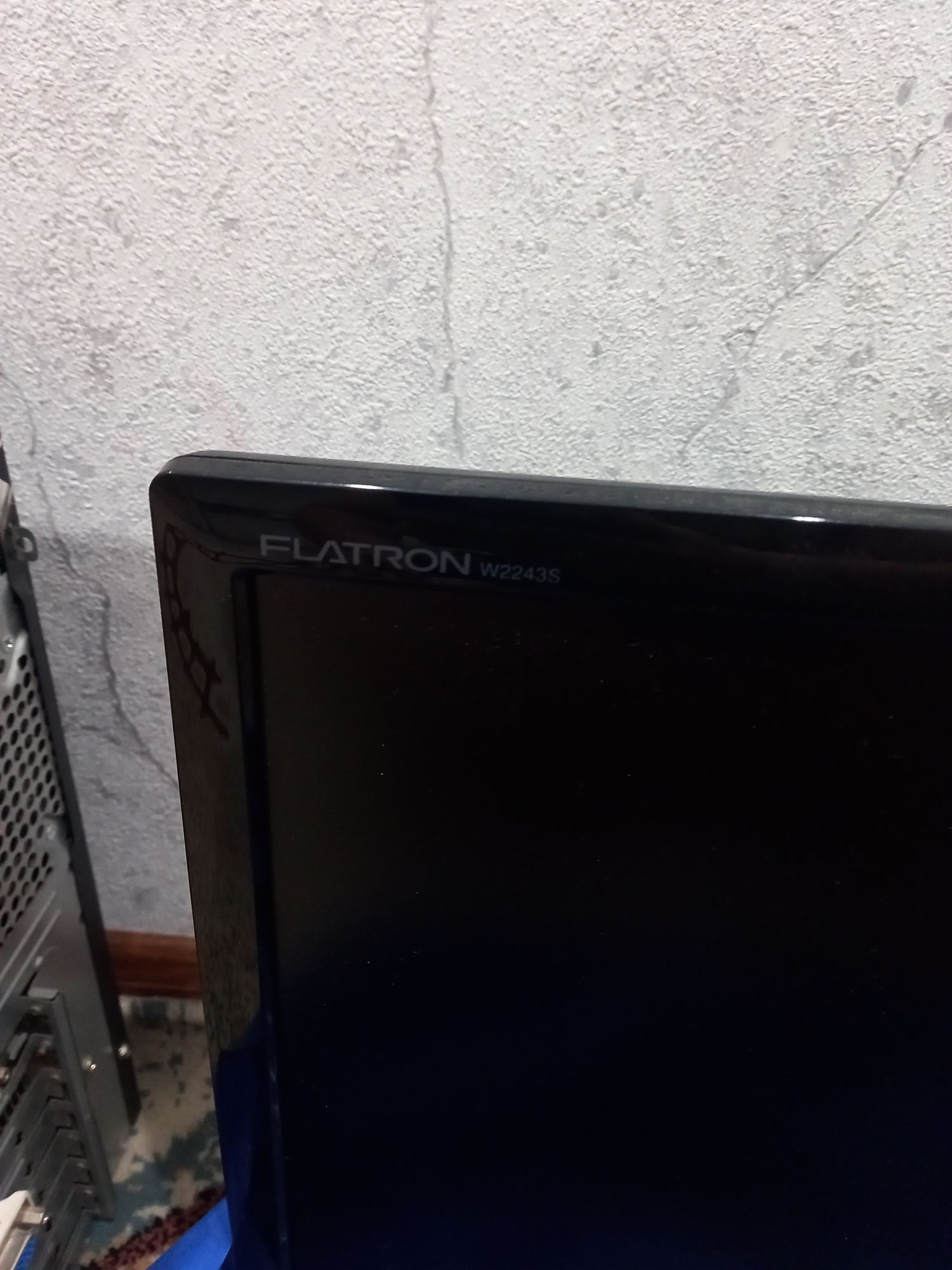 Продам монитор 52 см