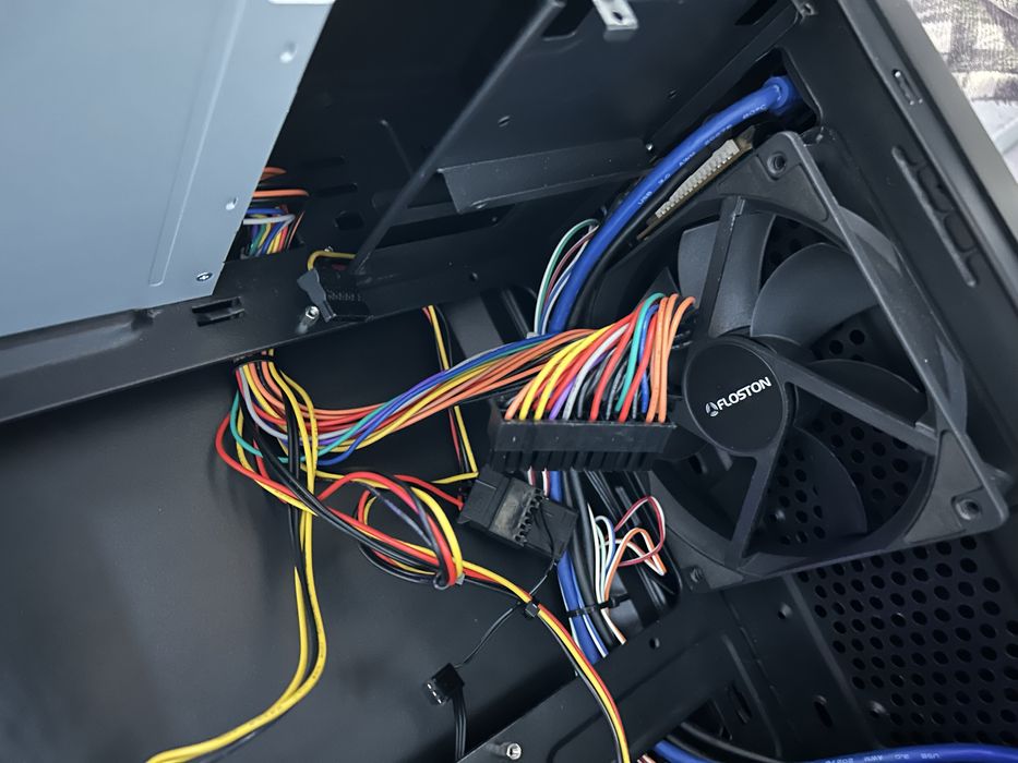 Carcasa plus sursa 500W noua