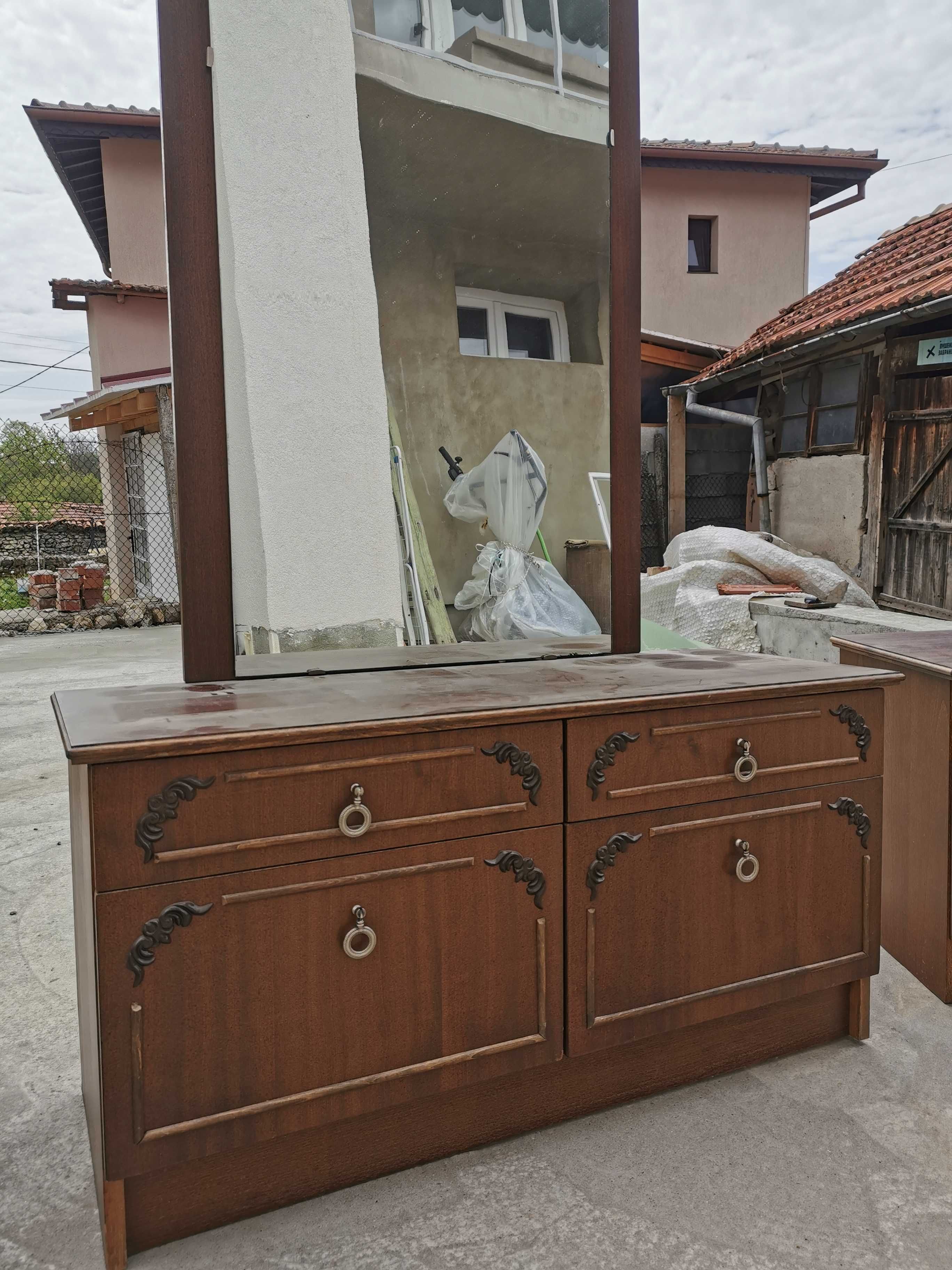 Комплект за спалня 2бр нощни шкафчета и тоалетка с огледало