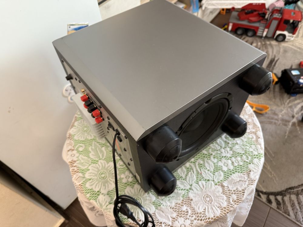Като нов Subwoofer JBl SUB200/230