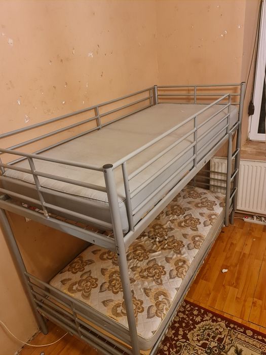 Vând Pat metalică supraetajat IKEA