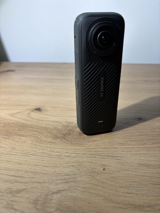 Insta360 X4 – ca nouă + trepied 1.8 m + SD 128 GB + accesorii complete