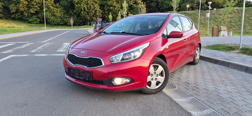 Kia Ceed 1.4i Navigatie Camera 6+1 viteze Senzori parcare