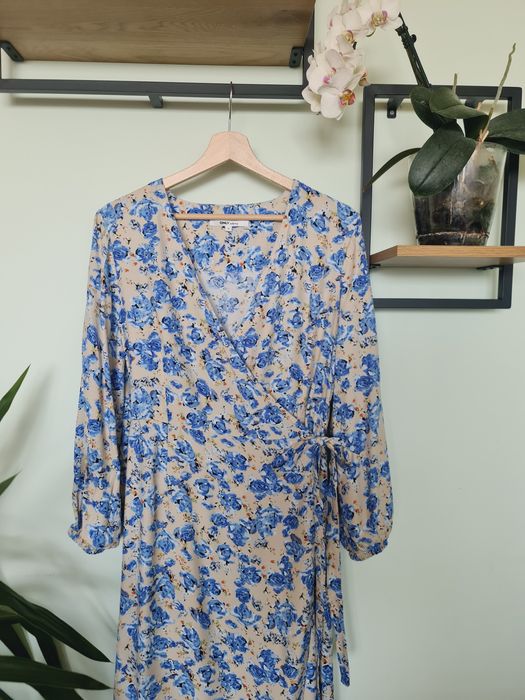 Намалени Рокли в отлично състояние за сезон пролет/есен