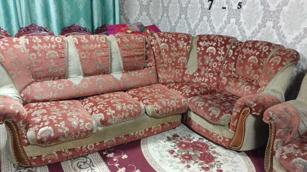 Диван угловой состаяния нормально