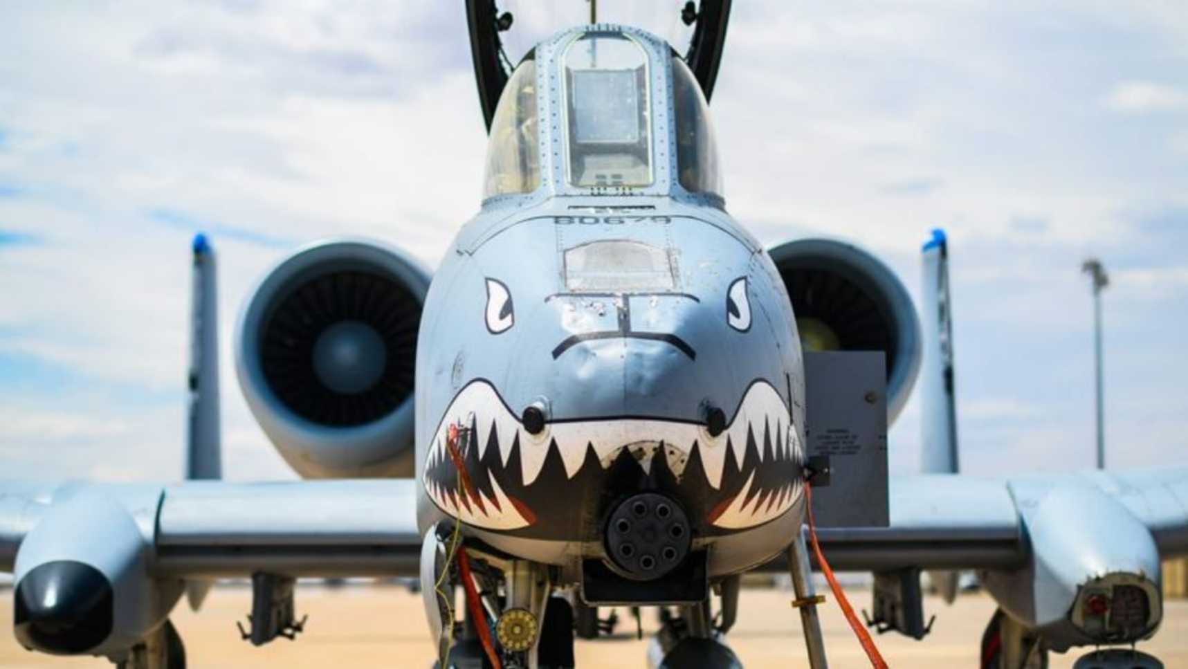 Macheta avion metalica A10 Warthog Thunderbolt II 1:100 17cm