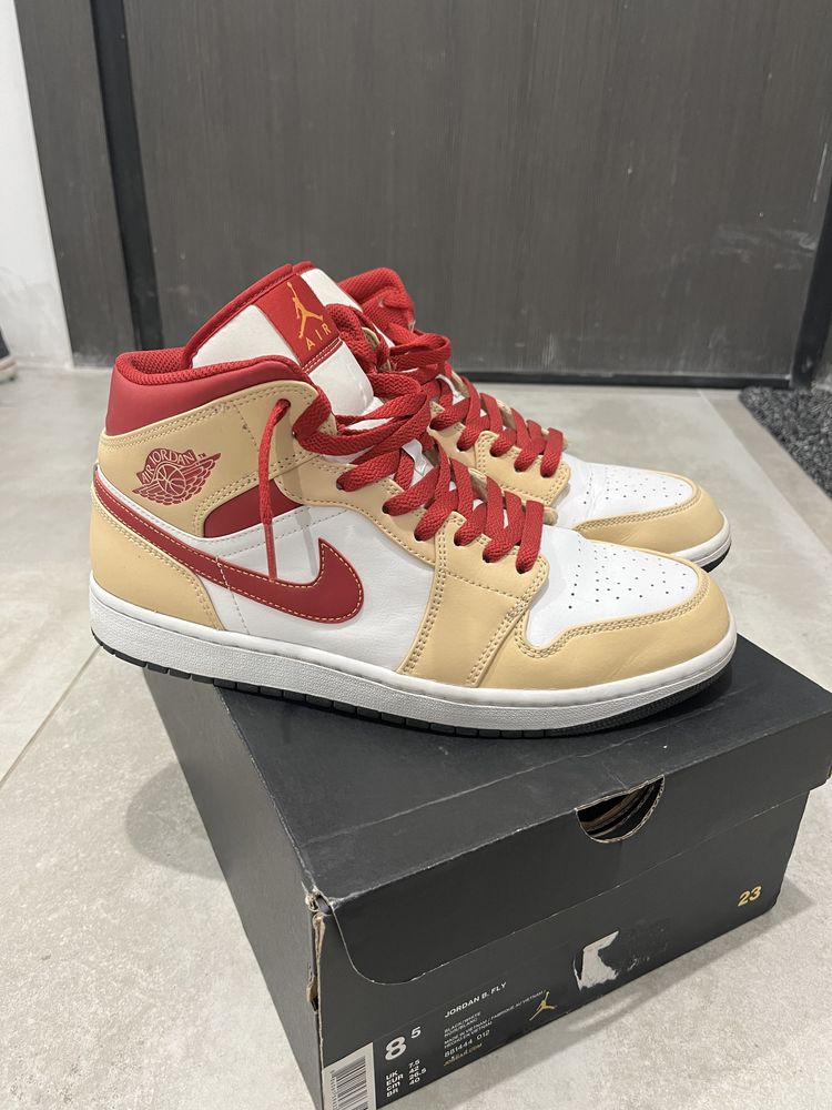 Обувки AIR Jordan 1 MID Beige Red