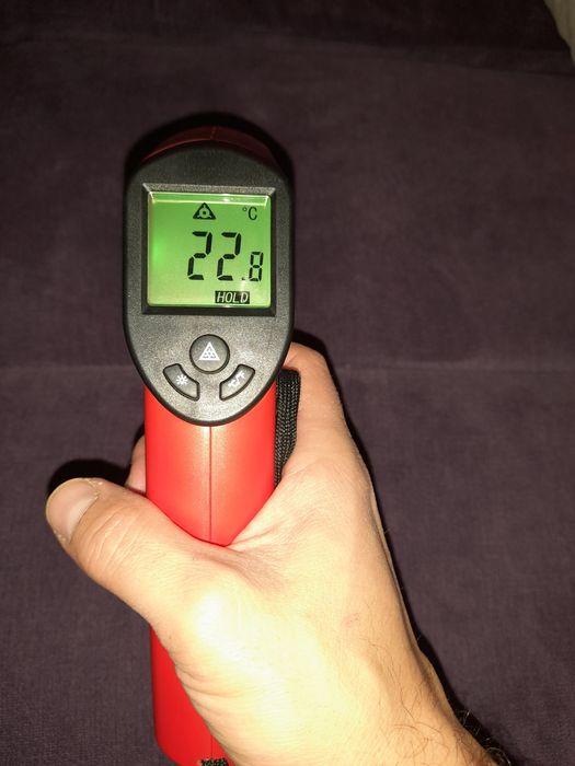 Termometru infraroșu