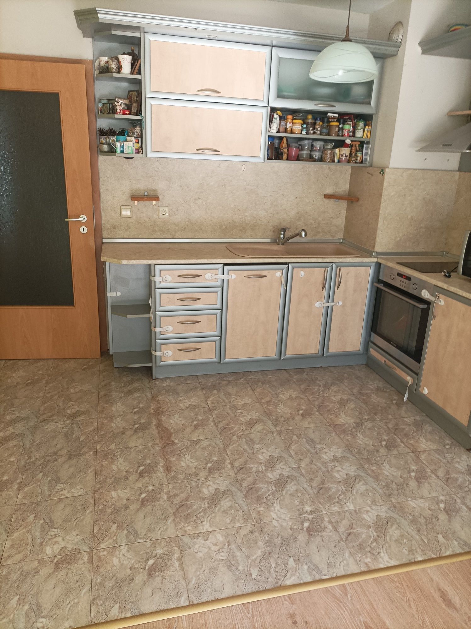 Продавам двустаен апартамент в Левски