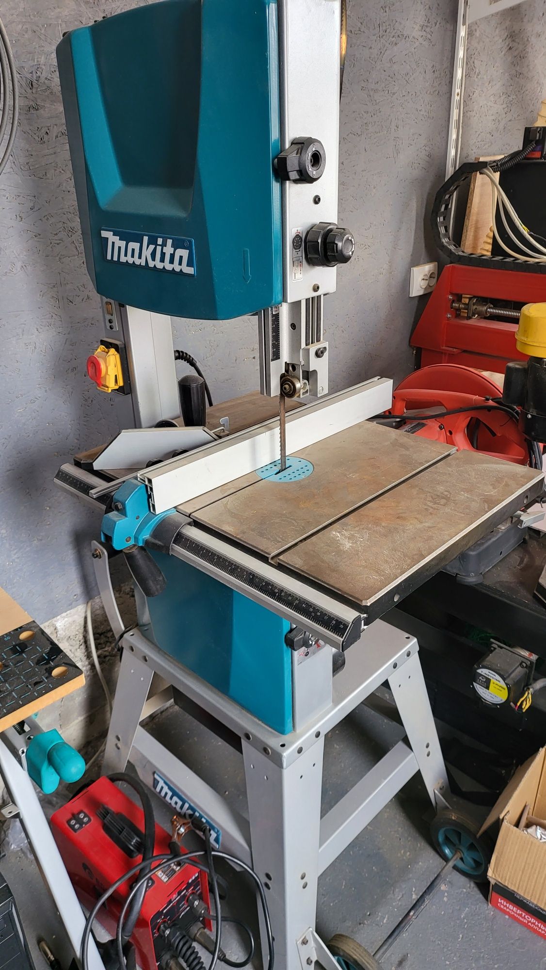 Ленточная пила Makita LB1200F