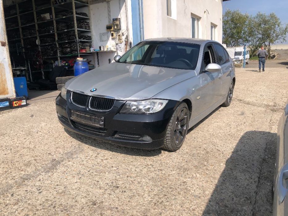 Dezmembrez piese BMW E90