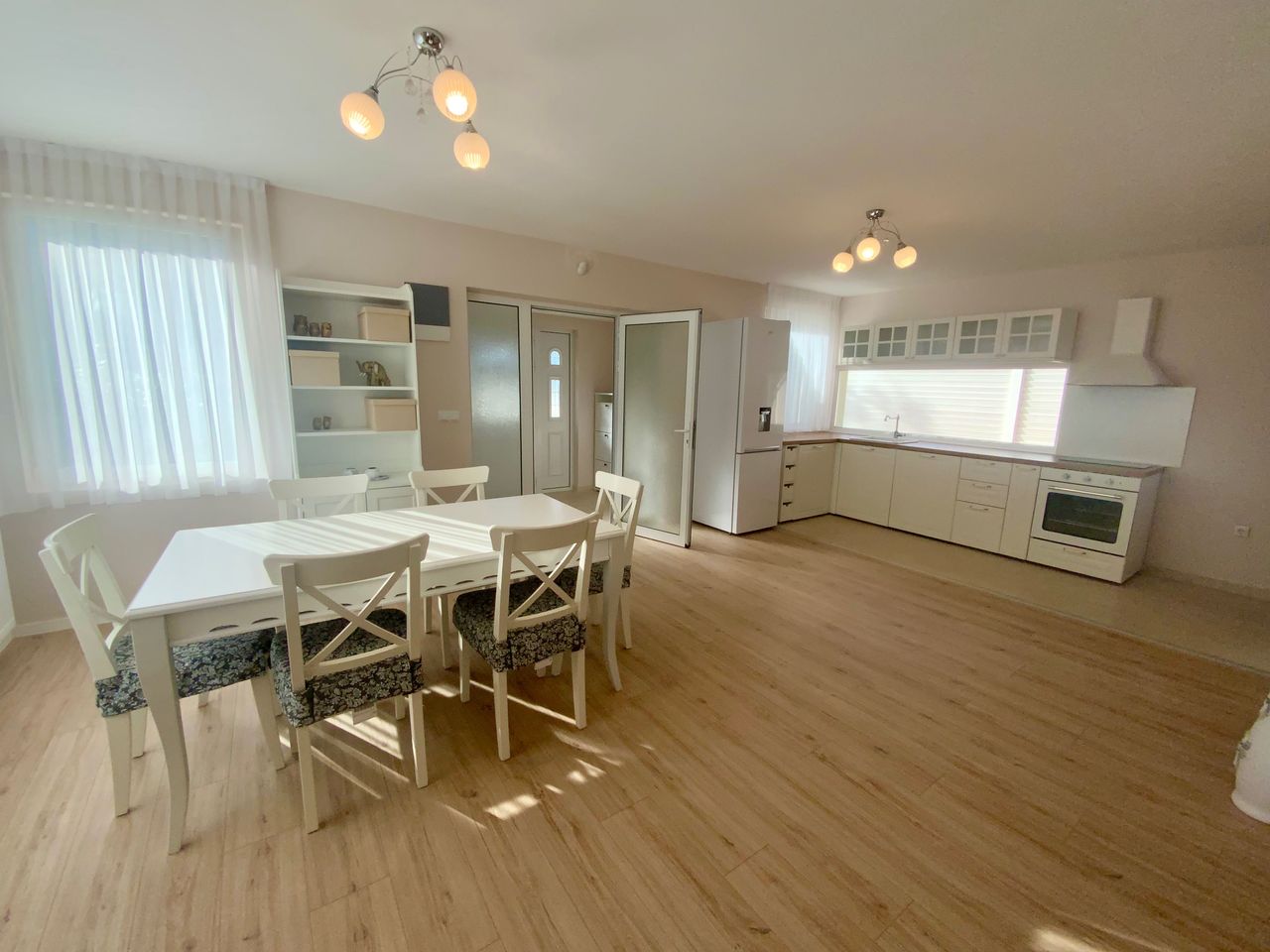 Продава се Къща в Добрич, в.з. Лозята - 140 кв.м за 2500 €/кв.м - Снимка #3