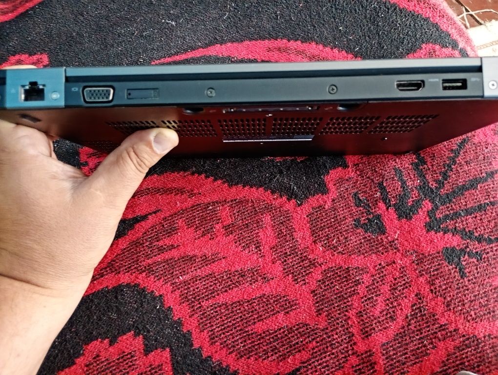 Vând laptop Dell