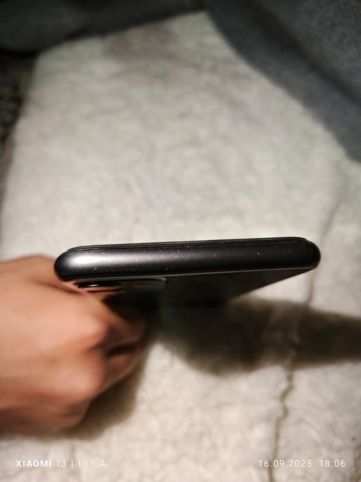 Айфон 11 128гб..