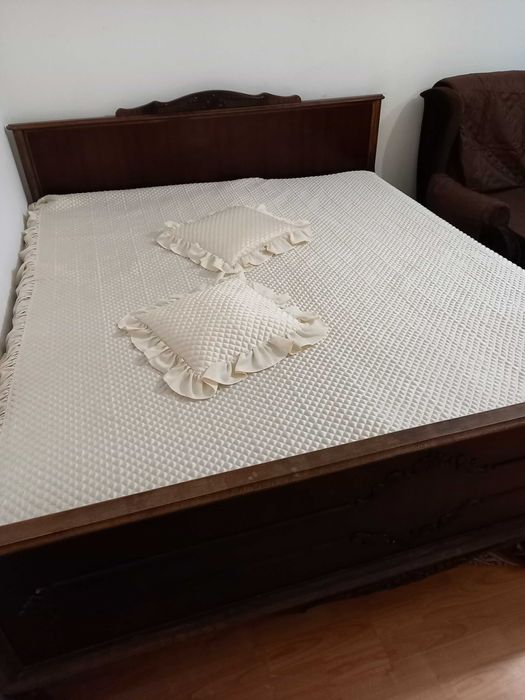 Предлагам спалня с  матраци
